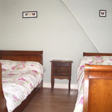 Les Glycines Bed and Breakfast Plaimpied-Givaudins Exteriör bild