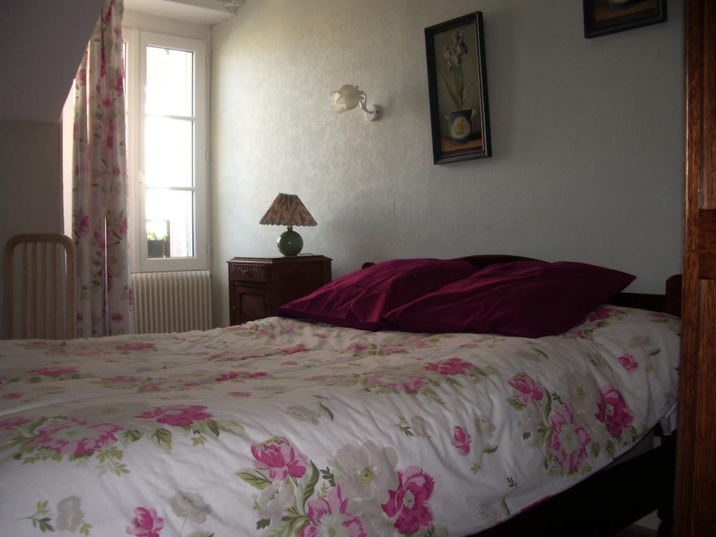 Les Glycines Bed and Breakfast Plaimpied-Givaudins Exteriör bild