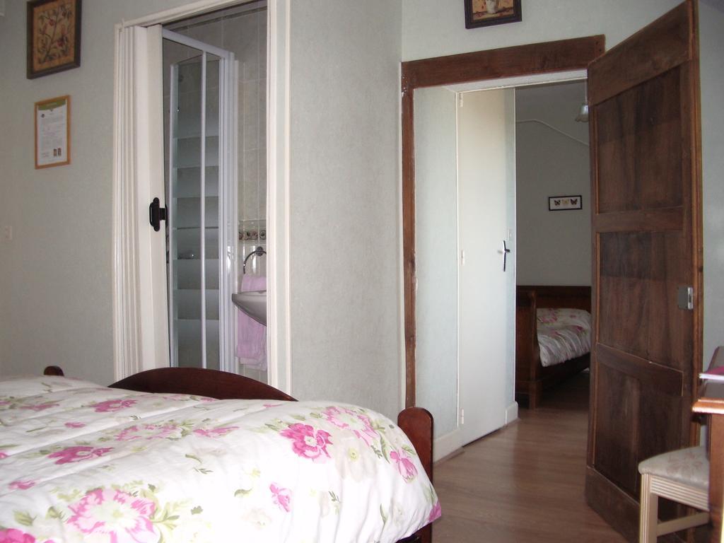 Les Glycines Bed and Breakfast Plaimpied-Givaudins Exteriör bild