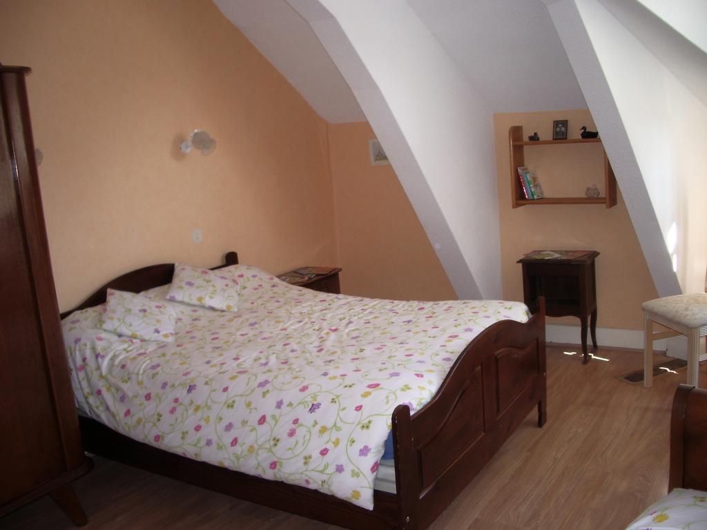 Les Glycines Bed and Breakfast Plaimpied-Givaudins Exteriör bild